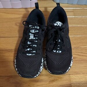 Brooks Black and White Women's Sneakers